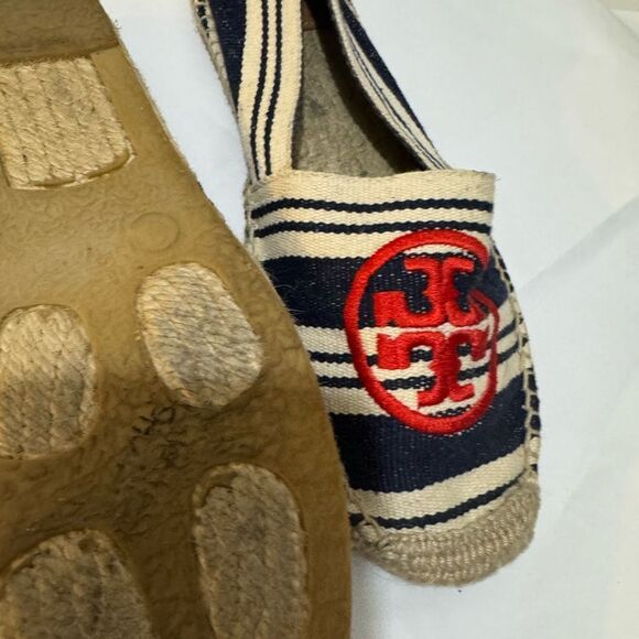Tory Burch women size 9 flat slip on espadrille white blue stripe red logo chic - Picture 6 of 9